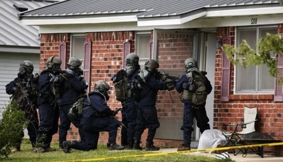 Armed Agents Entering House2
